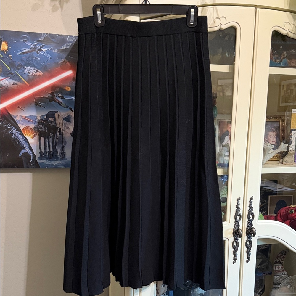 Elegant Black Pleated Sweater Skirt